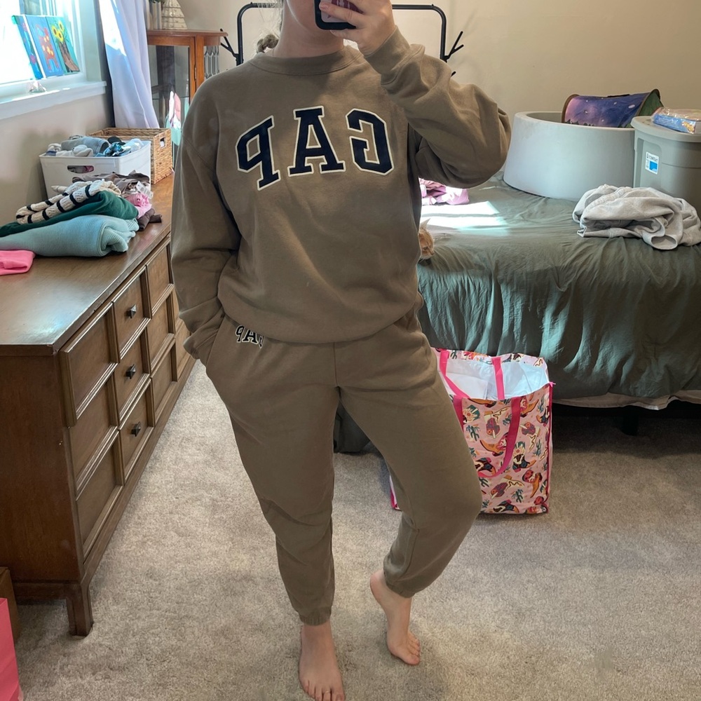 GAP Taupe Logo Sweatshirt and sweatpants